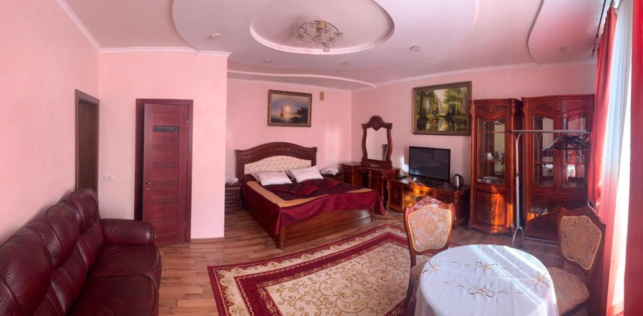 Richky Hotel Truskavets Luaran gambar